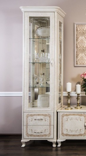 Витрина одностворчатая Патрисия (крем корень глянец) в Карталах - kartaly.ok-mebel.com | фото 2